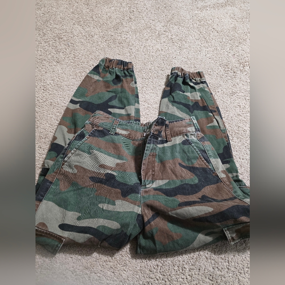 F21 camo joggers